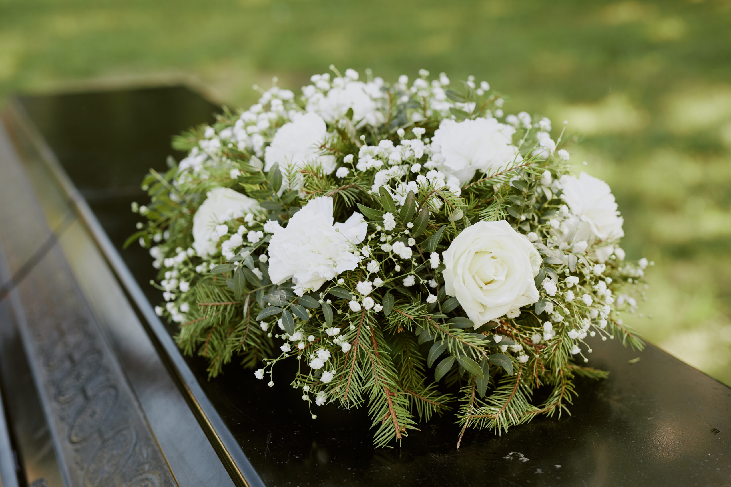 Como elegir las flores para un funeral Te ayudamos a elegir las flores para despedir a tus seres queridos